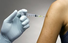 Когда появится вакцина от штамма "Омикрон": в Pfizer назвали сроки