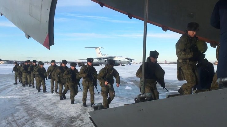 Переброска российских военных в Казахстан