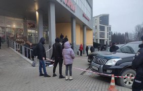 В Черновцах посреди улицы прогремела стрельба