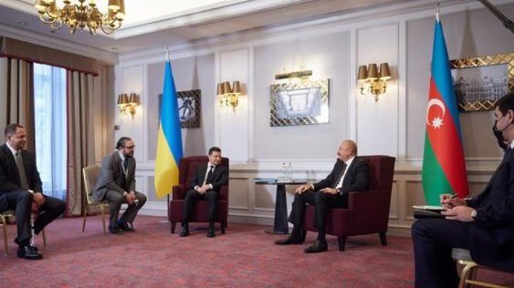 Зеленский и Алиев во время встречи в Брюсселе / Фото: Офис президента 