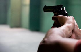 На курорте в Карпатах мужчина устроил стрельбу