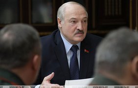 Лукашенко обвинил Украину в стягивании войск к границе 