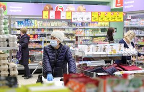 Нужно ли сдавать вещи в супермаркете: разъяснение юристов 