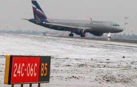 Пассажирский самолет выкатился со взлетной полосы в Минске