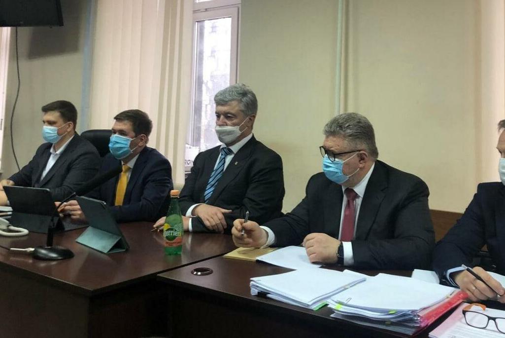 Печерский районный суд Киева не избрал сегодня, 17 января меру пресечения подозреваемому в государственной измене бывшему президенту Петру Порошенко
