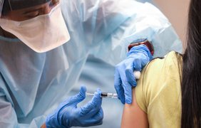 Вакцинация в Украине: сколько людей за сутки сделали прививки 