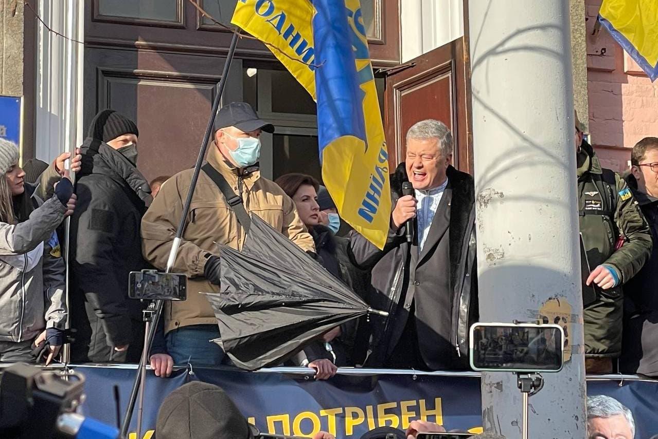 В пятницу, 19 января, Печерский суд Киева избрал меру пресечения экс-президенту Украины Петру Порошенко
