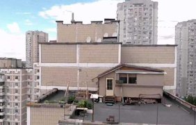 В Киеве пенсионер построил дом с огородом на крыше многоэтажки (фото) 