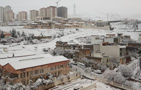 На Ближнем Востоке выпали массивные снежные сосадки