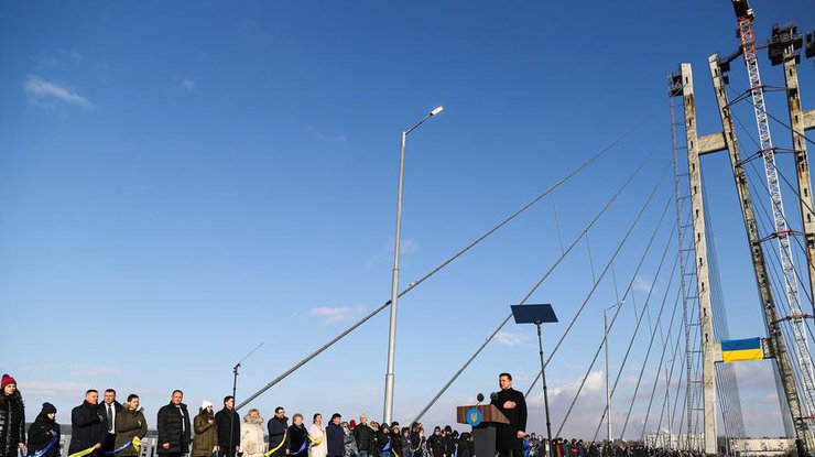 Зеленский открыл мост в Днепре/ фото: Укринформ