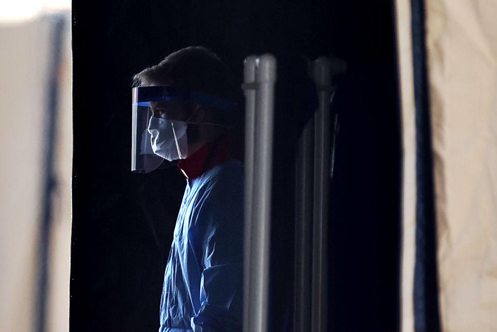 В понедельник, 24 января, глава парламентского комитета по вопросам здоровья нации Михаил Радуцкий назвал сроки пика коронавируса в Украине