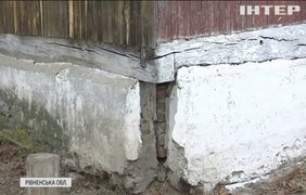 Батьки латають стару школу власним коштом на Рівненщині