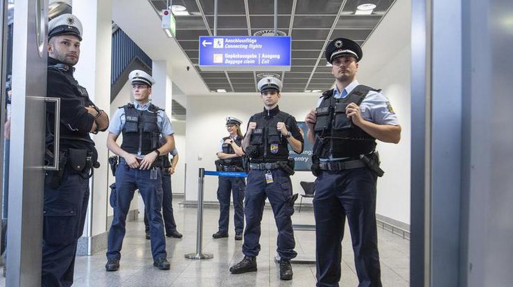 Полиция в аэропорту Франкфурта-на-Майне