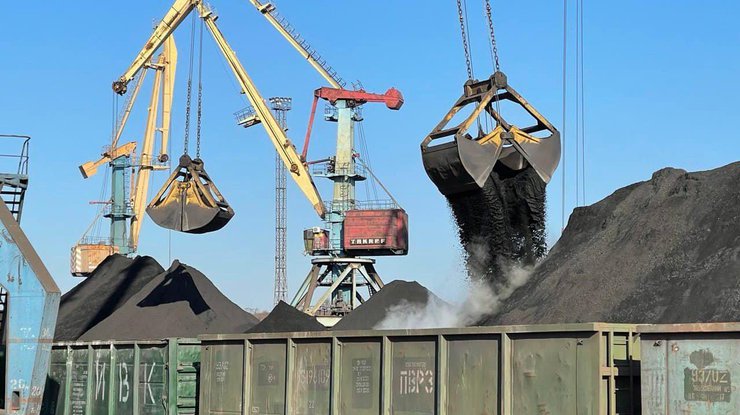 В портах выгружают 250 тыс. тонн угля