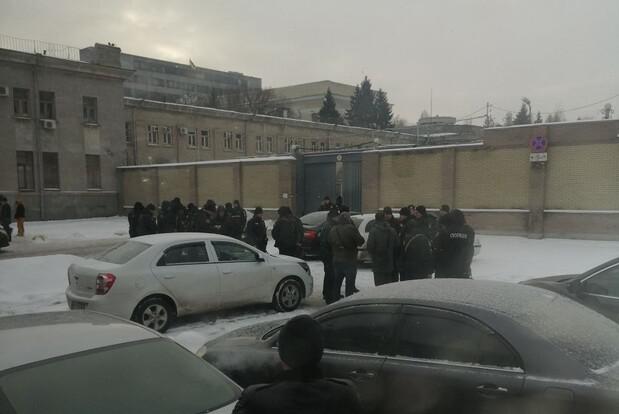 В четверг, 27 января, в Днепре на территории Южного машиностроительного завода "Южмаш" служащий нацгвардии Украины расстрелял сослуживцев и сбежал