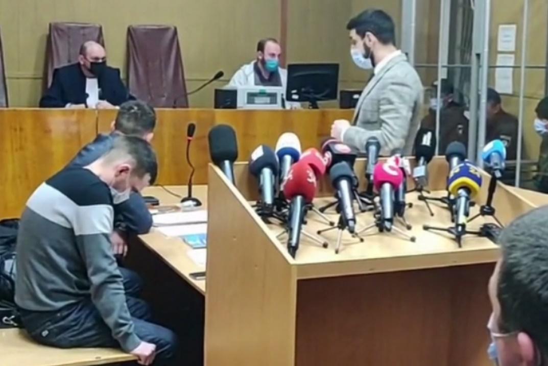 В пятницу, 28 января, в ходе заседания суда нацгвардеец Артемий Рябчук, причастный к массовому расстрелу сослуживцев на территории завода "Южмаш", признал свою вину и извинился