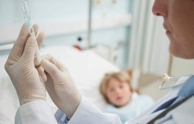В Омске массово госпитализируют детей