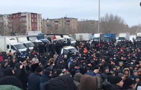 В столице Казахстана вводят режим чрезвычайного положения