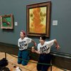 Вандали сплюндрували картину Ван Гога "Соняшники" (відео)