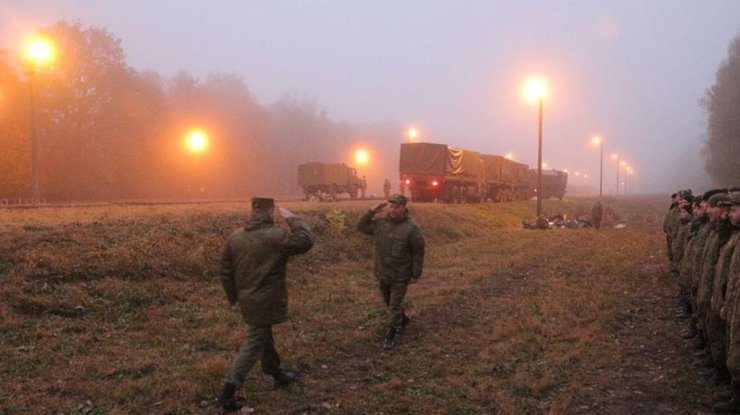 До Білорусі прибувають російські військові