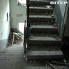 У Запоріжжі мешканці будинку, який зруйнувала російська ракета, повертаються додому по речі