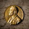 Нобелівську премію з фізики дали за дослідження передачі квантової інформації