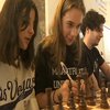 30 єврочиновників проти двох українок: у Брюсселі влаштували сеанс одночасної гри в шахи