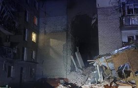 Завалилися цілі квартири: окупанти поцілили по п'ятиповерхівці в Миколаєві (відео)