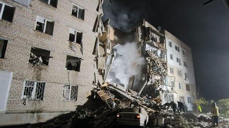 Під завалами зруйнованого будинку можуть бути люди: нові подробиці обстрілу Миколаєва (фото) 