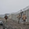 В Офісі президента показали, як будують стіну на кордонні з білоруссю (відео)