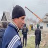 Рятувальники розбирають завали після ракетного обстрілу у Вільнянську