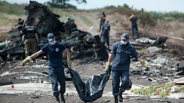 Рятувальники на місці падіння рейсу МН17