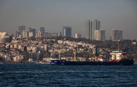 Туреччина зачиняє протоки для російських нафтових танкерів без страховки