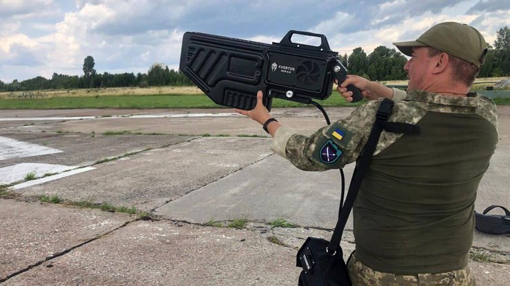 Компанії Дмитра Фірташа передали антидронні системи для сил ППО України