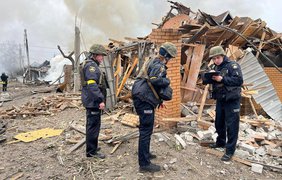 Окупанти вдарили по Дніпру: зруйновано сім будинків, поранені люди (фото, відео)