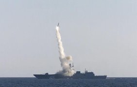 Носій з ракетами: у Чорному морі знаходяться до 12 російських кораблів