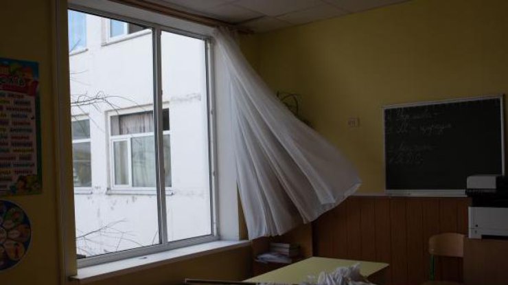 Фото: окупанти обстріляли обласну клінічну лікарню у Херсоні