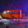 На Чернігівщині маршрутка протаранила блокпост, постраждали 7 пасажирів