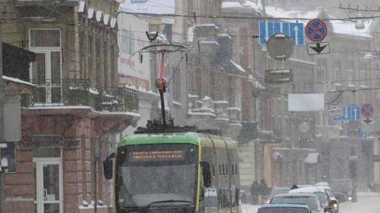 У Львові через негоду зупинилися трамваї і тролейбуси