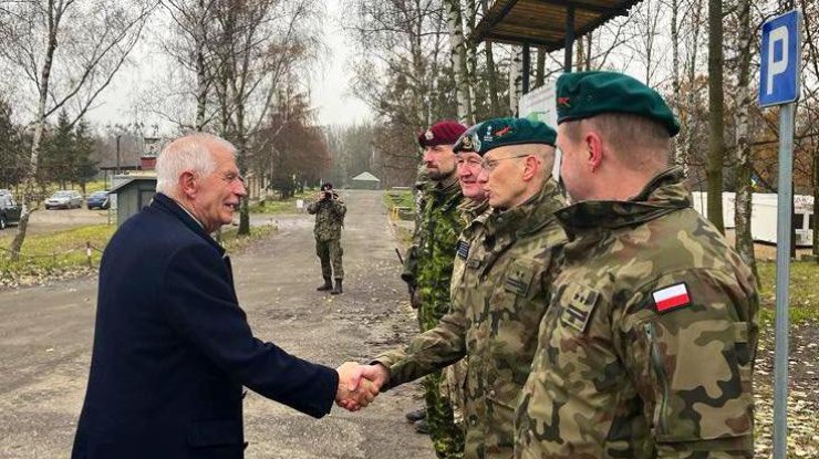 Боррель завітав до бійців ЗСУ, які тренуються в рамках програми ЄС