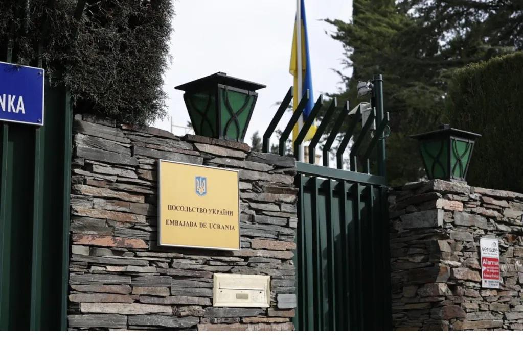 Українські посольства та консульства продовжують отримувати погрози: надійшли закривавлені пакунки з очима тварин
