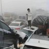 У Китаї зіткнулися понад 200 авто (відео)