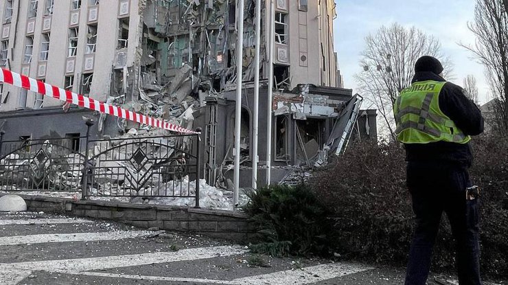 Зруйнований готель у Києві
