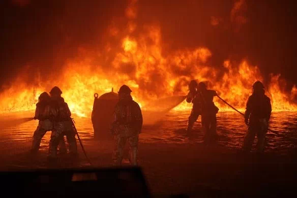 У п'ятницю, 9 грудня, у російському Барнаулі Алтайського краю спалахнула масштабна пожежа