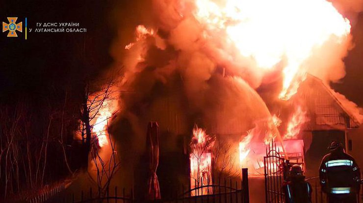 В Станице Луганской сгорело кафе "Мрія"