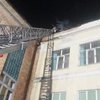 В Киеве в элитной гимназии вспыхнул мощный пожар (фото) 
