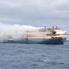 У Азорских островов горит судно с 4 тыс. люксовых автомобилей на борту (фото)