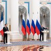 Путин и Макрон договорились о встрече трехсторонней контактной группы