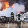 В Одессе сильный пожар: горит мебельный цех (видео)