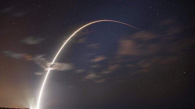 Запуск ракеты Falcon 9 с микроспутникам Starlink